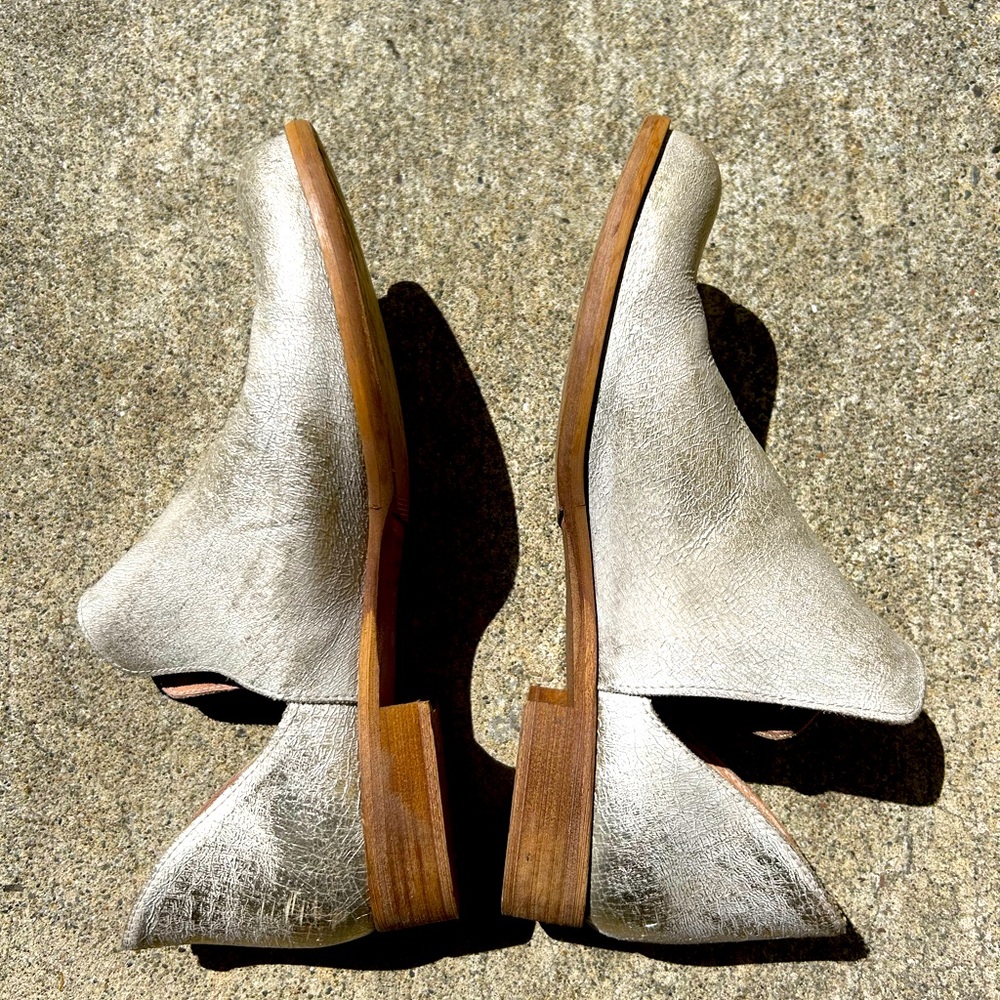 Metallic Cordani shoe. Super cute!!